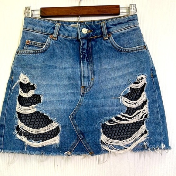 TopShop - Moto Black Fishnet Detail Stonewash Rip Distressed Mini Skirt Size 2 - Picture 3 of 12